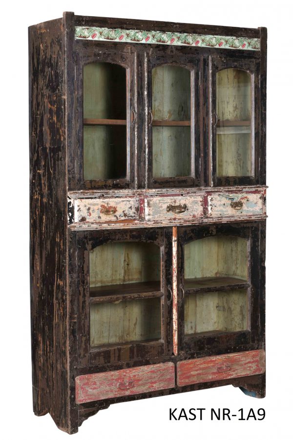 Indiakast – grutterskast – aparte vitrinekast met deurtjes en lades – en tegeltjes