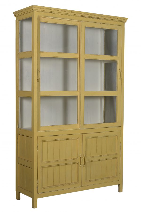 Gele vitrinekast, onderin dichte deurtjes, kraaldelen, herkomst India Nr. 10B 0