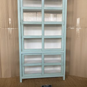 10A5 Hoge vitrinekast met schuifdeuren