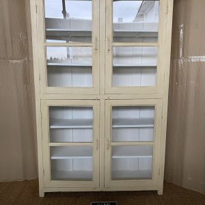 19A5 boterwitte vitrinekast